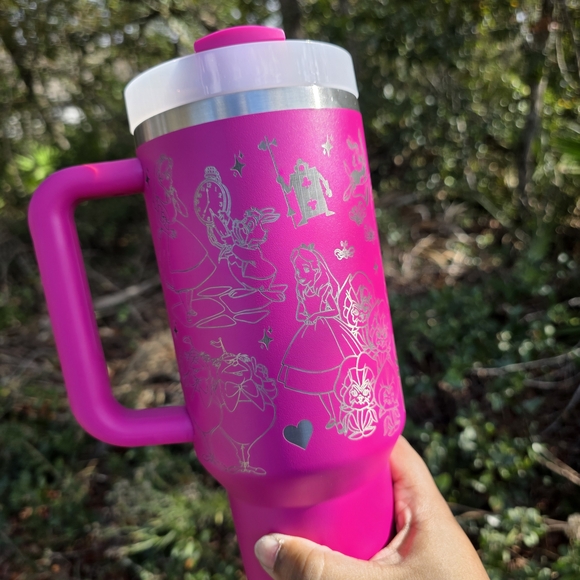 40oz Fuchsia Alice In Wonderland Engraved Stanley - Picture 3 of 3